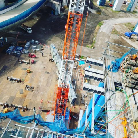 3ブロックの梁と桁を架設